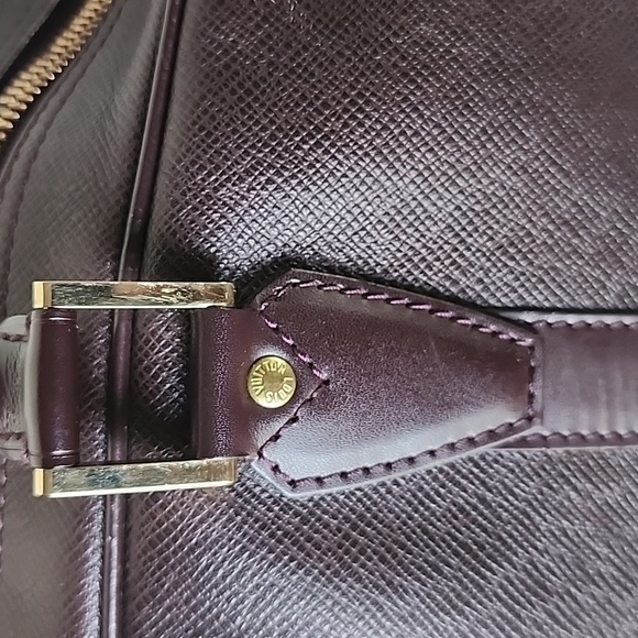Authentic Rare Burgandy Louis Vuitton Kendall Taiga leather duffle bag - Picture 10 of 15